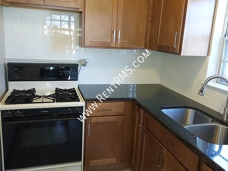 1251 SW Topeka Blvd #15 — Photo 8