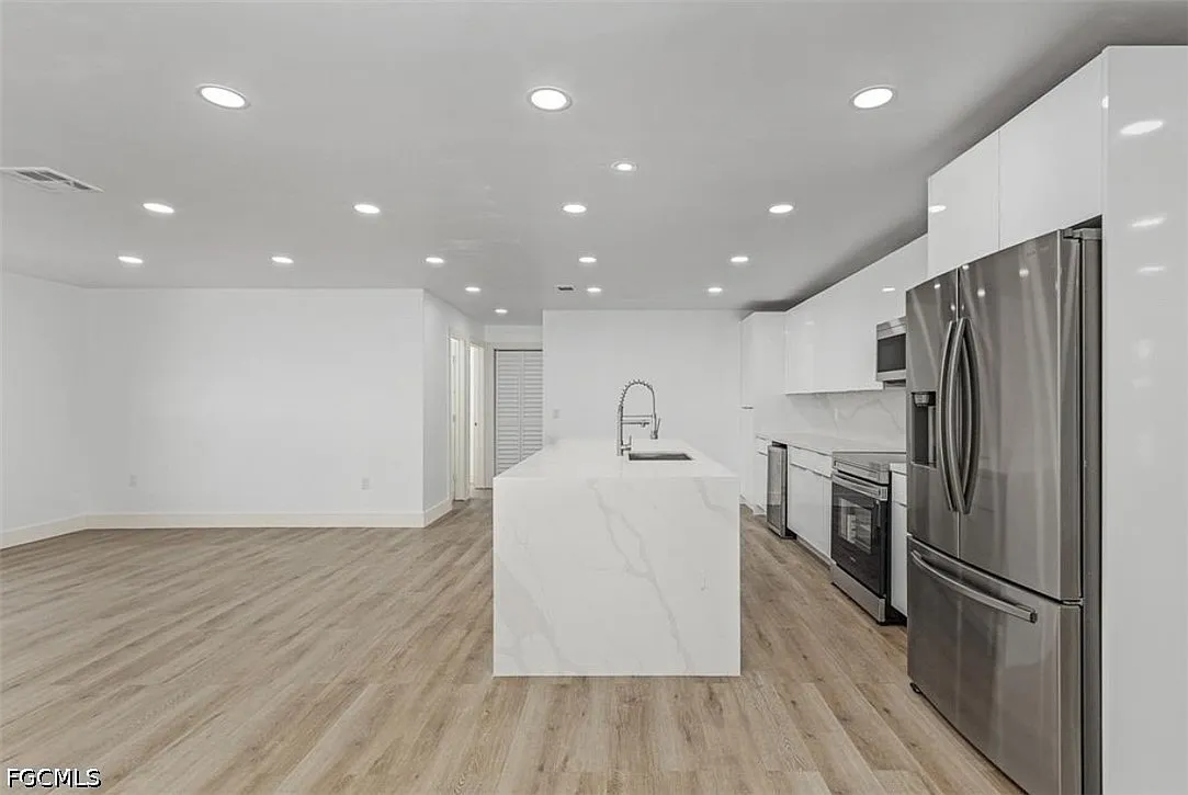 3 bed, 2.0 bath, 1511 sqft, $2,500 — Photo 2
