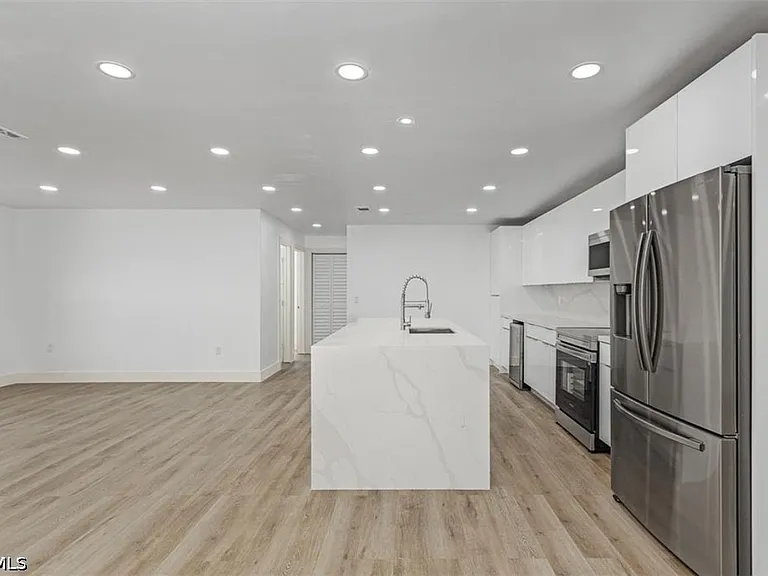 6043 Birnam Wood Ln — Photo 2
