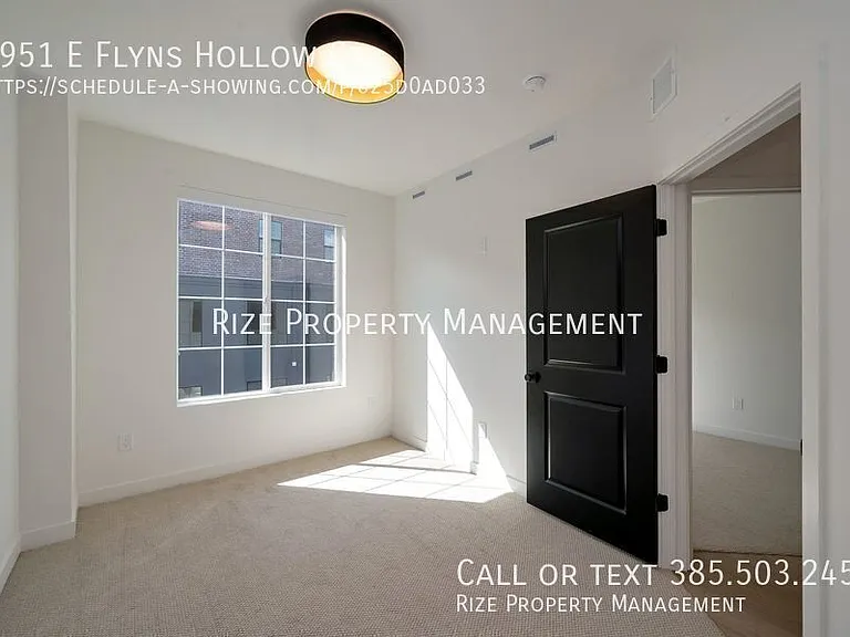 1951 E Flyns Hollow Ct — Photo 19