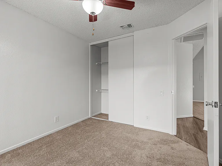 Monterey Villas — Photo 16