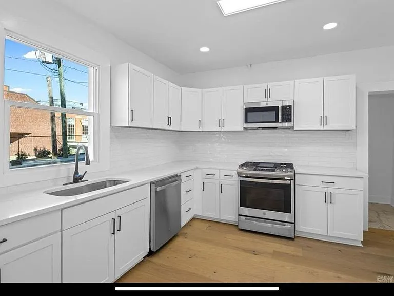2501 S Maple St — Photo 11