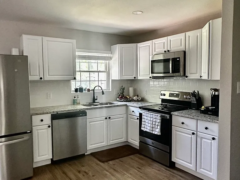 10825 Sharondale Ln — Photo 4