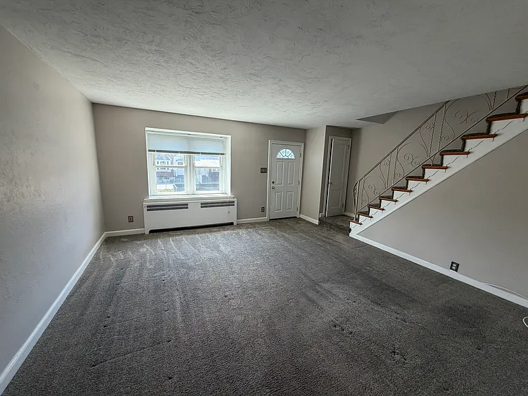 4427 Teesdale St — Photo 3