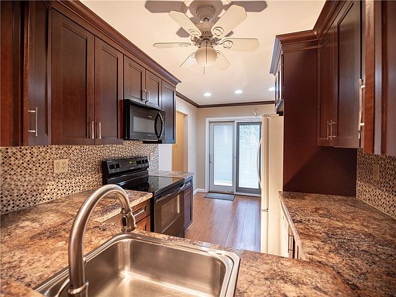 4th image of 1023 Glade Dr #1023