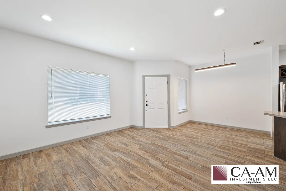 Living and Dining Area - 1123 Quamasia Ave