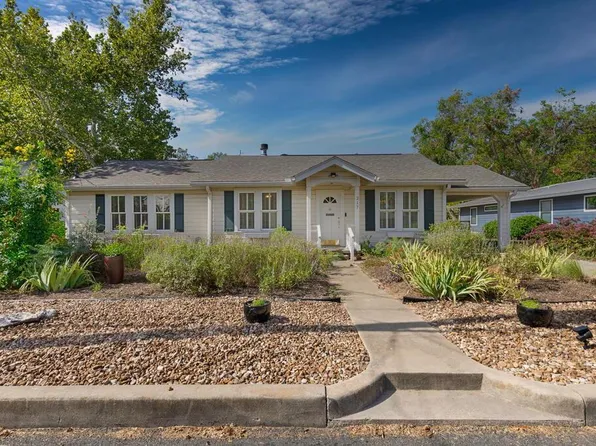 217 W Morse St, Fredericksburg, TX 78624