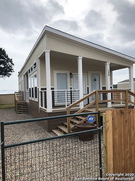 Darling Mobile Home-Fenced 