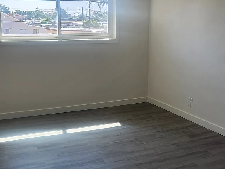 4426 Clara St #8 — Photo 11