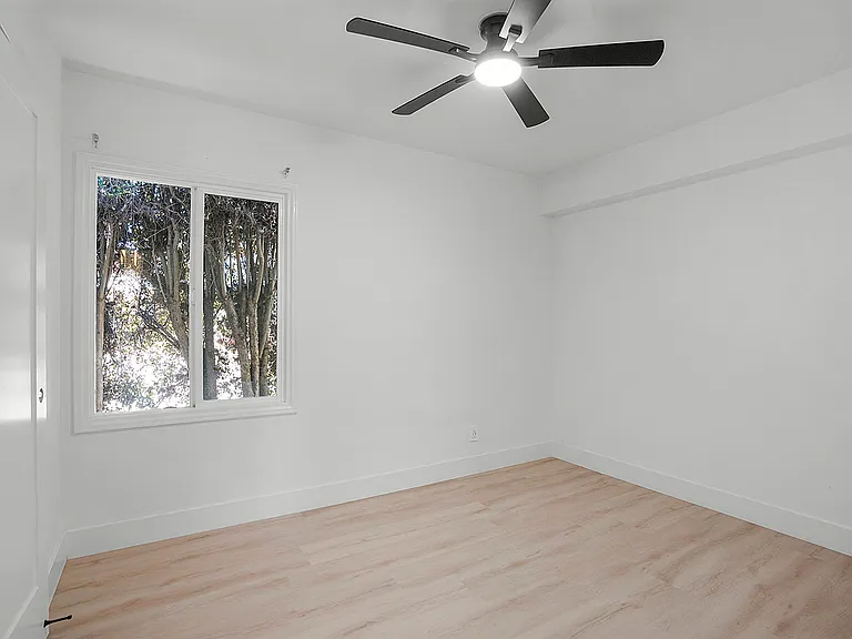 3296 Talbot St — Photo 17