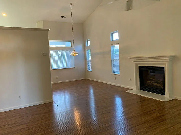 2832 E Cromwell Ave — Photo 22