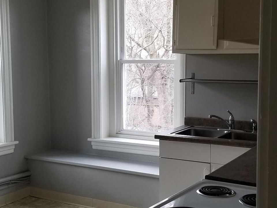 Eat in kitchen