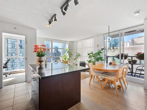 1199 Seymour St #808, Vancouver, BC V6B 1K3