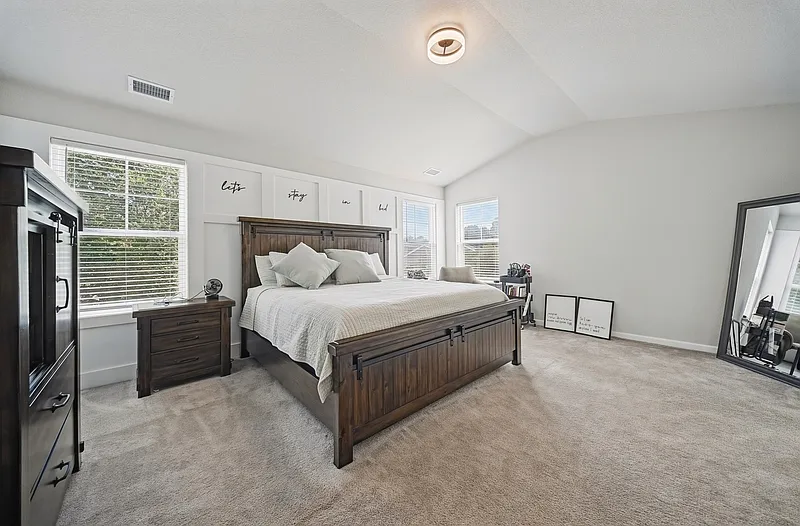 3 bed, 2.5 bath, 2694 sqft, $3,000 — Photo 4