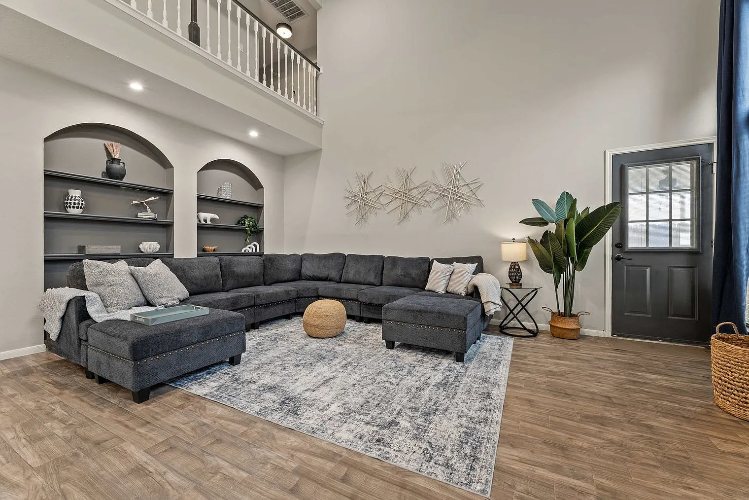 6 bed, 3.0 bath, 2949 sqft, $11,454 — Photo 1