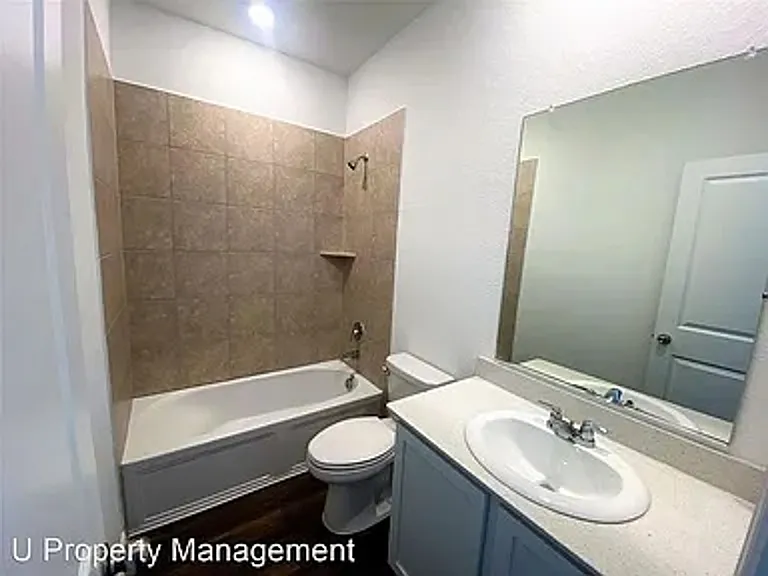624 Fitzroy Ln — Photo 12