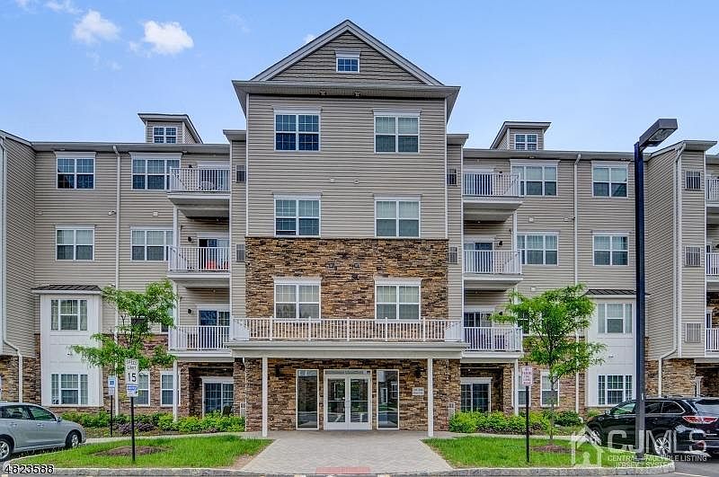 1st image of 331 Pond Ln