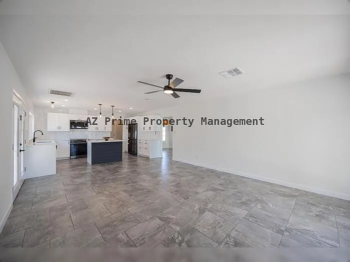 10251 N 53rd Ave — Photo 12
