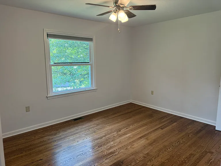 319 Beechwood Dr — Photo 12
