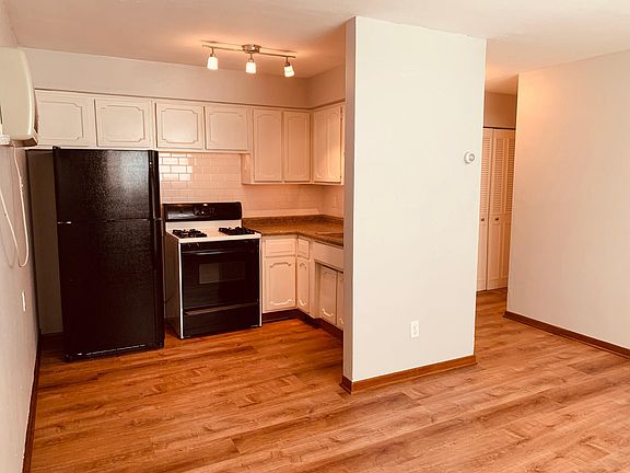 2nd image of 500 W 28th St #3