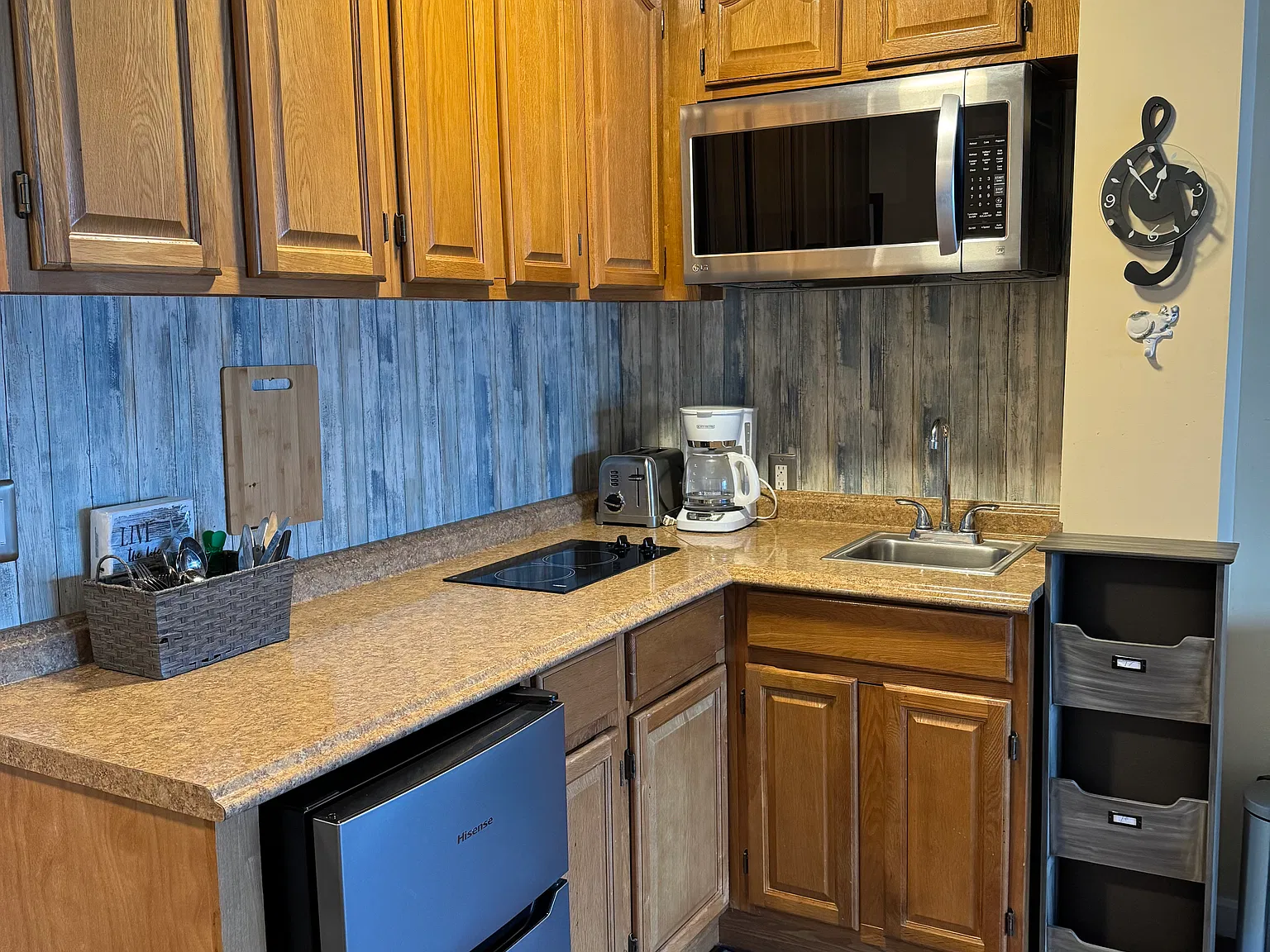 885 Laconia Rd — Photo 4