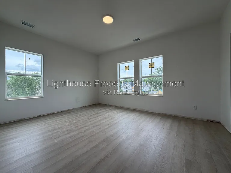 Riverbend Flats Apartments — Photo 71