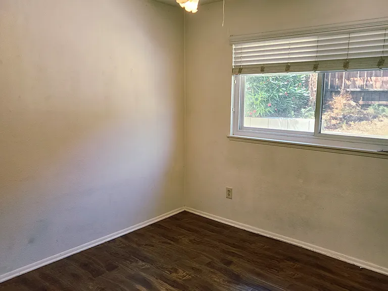 2547 Rambling Ct — Photo 9