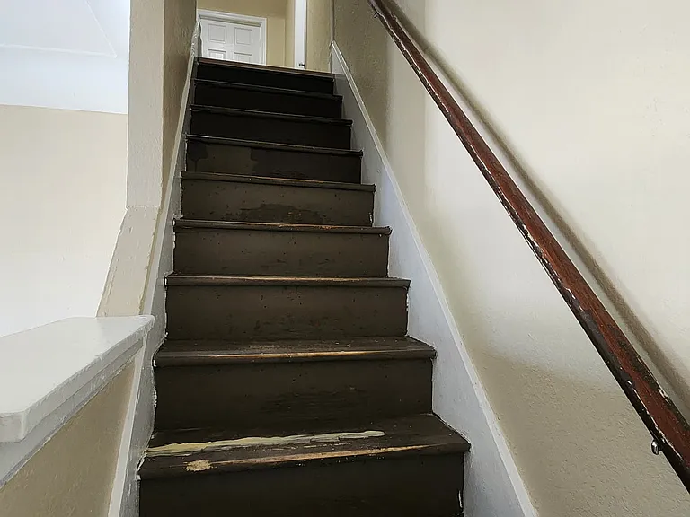 1522 Mott Ave — Photo 7