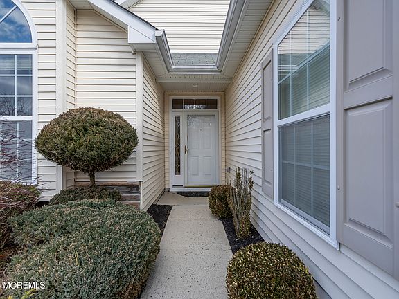 4th image of 155 Enclave Boulevard