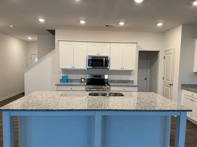 3 bed, 1831 sqft, $1,950 — Photo 3