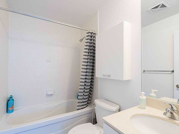 4th image of 38 Grenville St #3401
