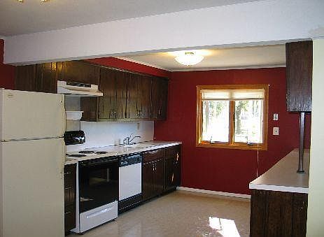 1st image of 4 Medford Ln