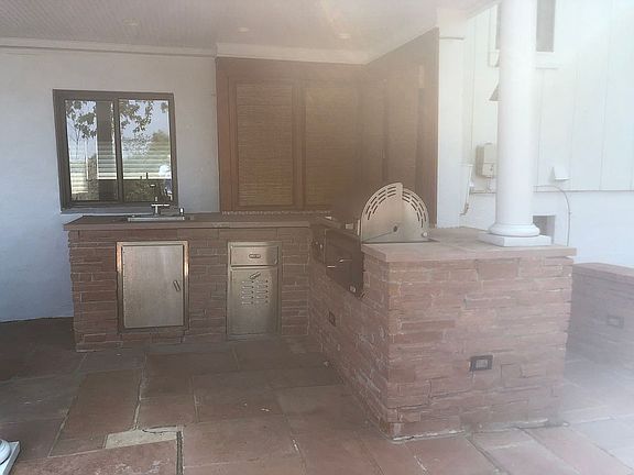 Outdoor Kitchen