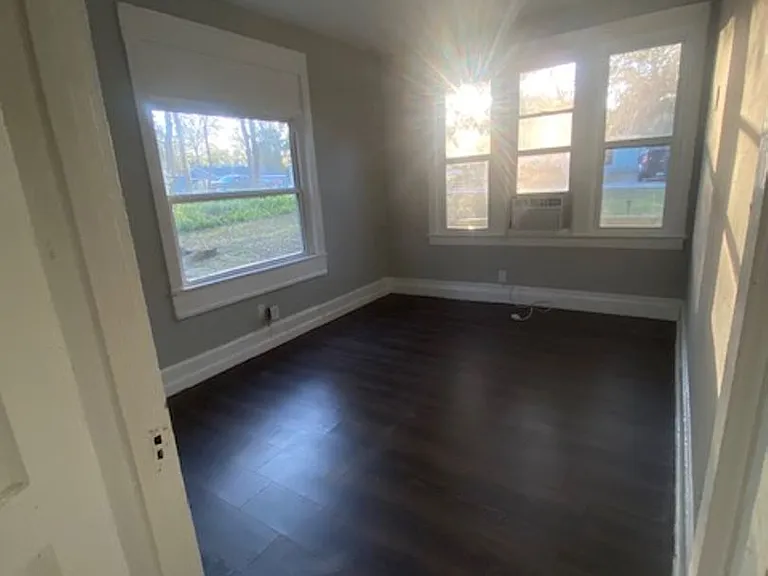 315 S Winslow Ave — Photo 9