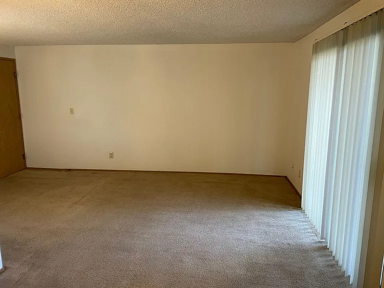 690 NW Atalanta Way #OAK — Photo 2