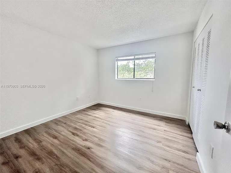 400 Palm Cir W #201 — Photo 17