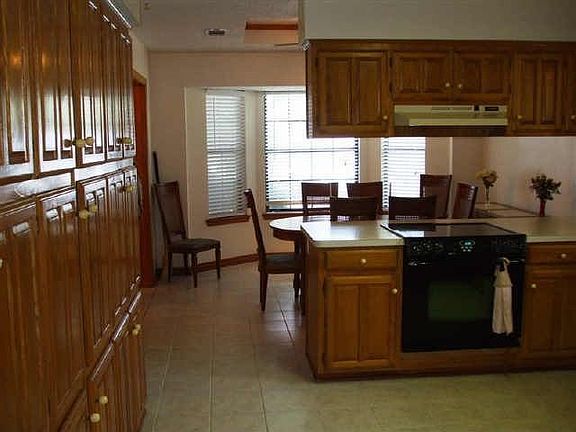 4th image of 3118 Encino Dr