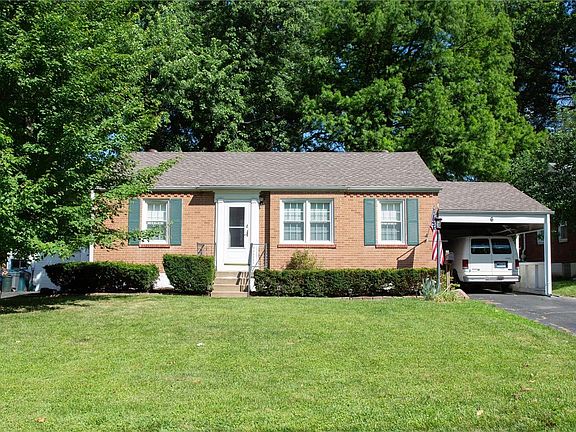 Welcome to #6 Saint Martha Court in the City of Florissant and the McCluer North School District. Brick ranch with 1095 sq ft of