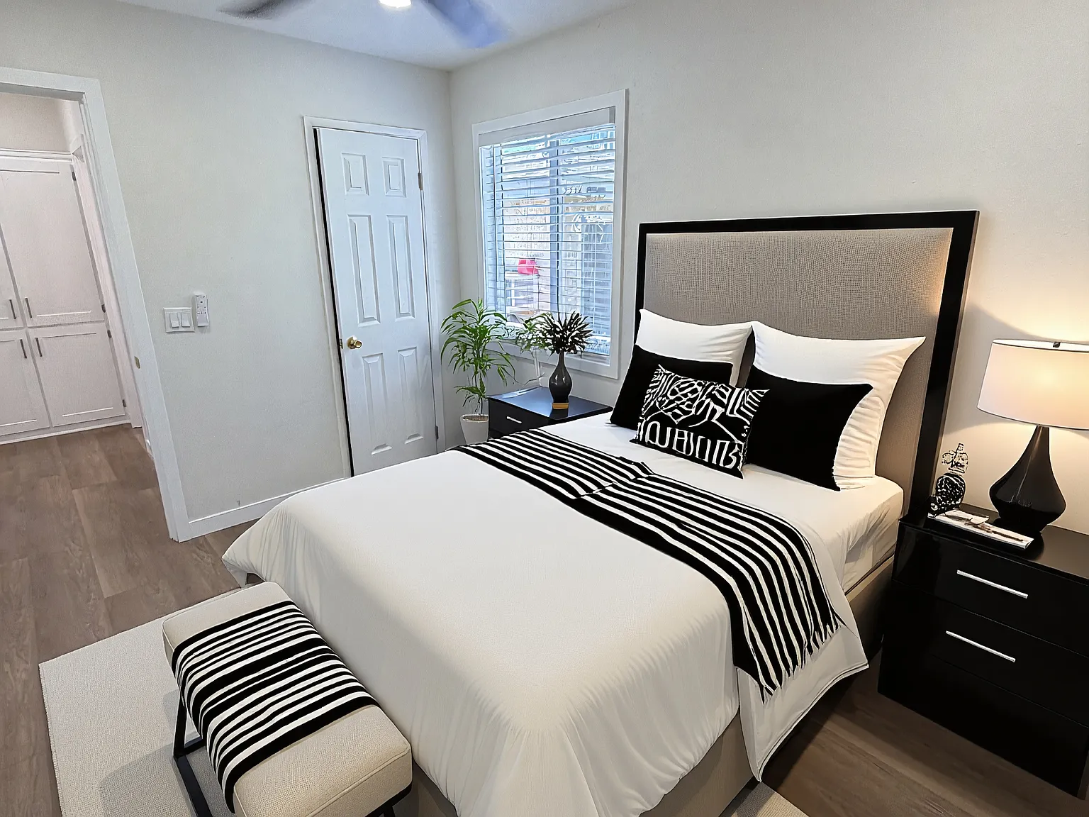 2 bed, 650 sqft, $2,500 — Photo 4
