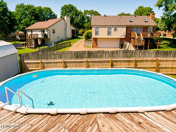 3rd image of 8815 Raintree Dr
