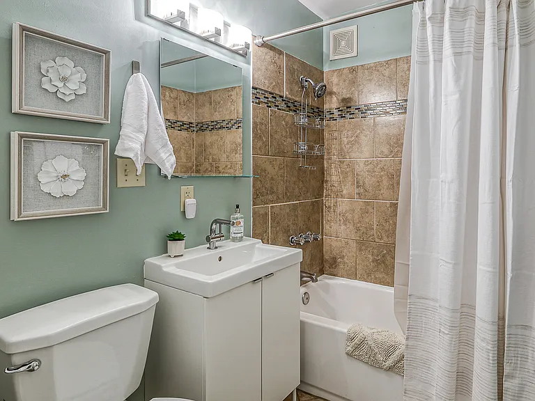 3400 & 3402 Gillham Rd — Photo 34