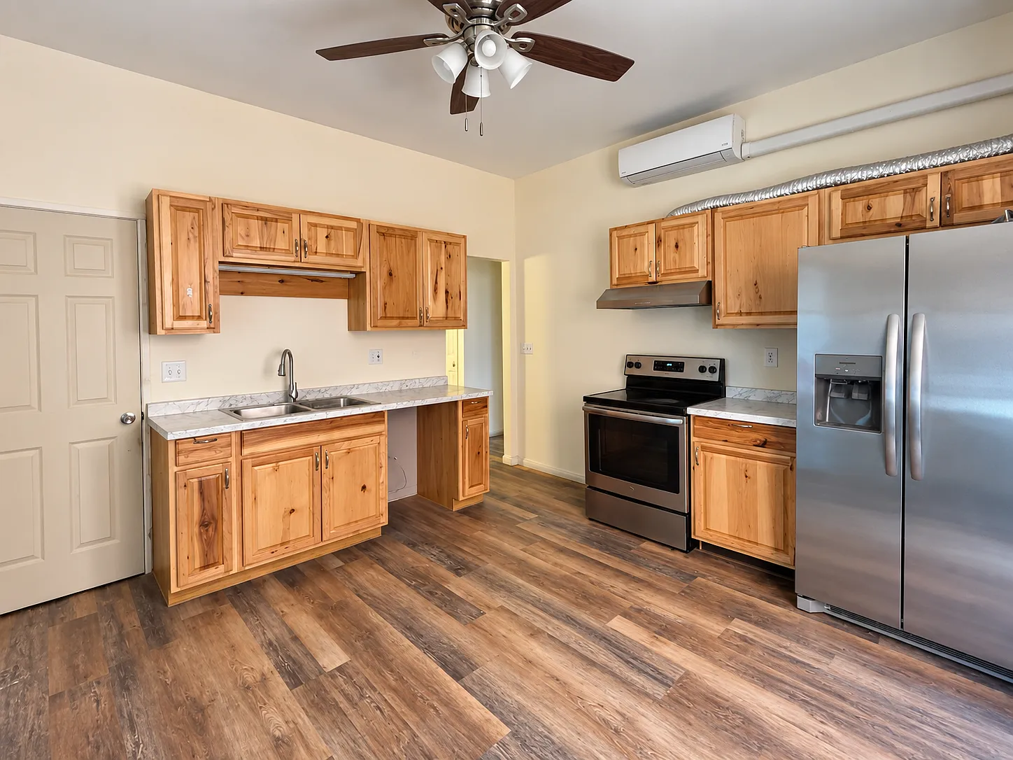 2 bed, 1.0 bath, 720 sqft, $1,250 — Photo 2
