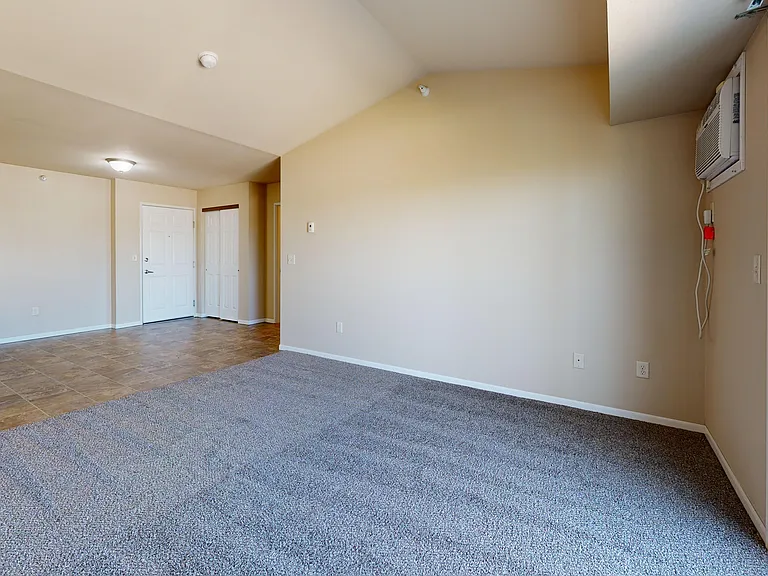 Lincoln Meadows Apartments — Photo 37