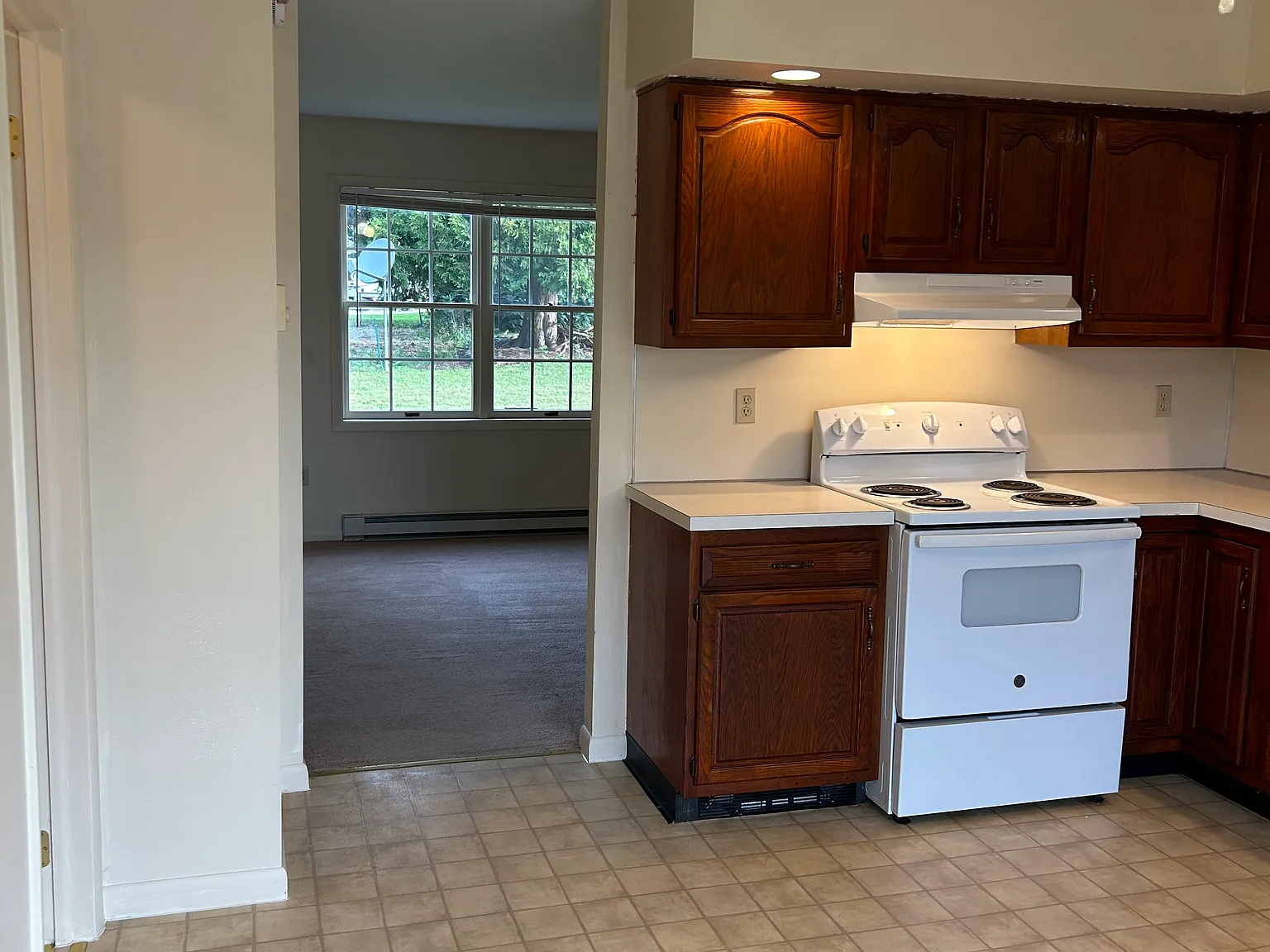 2 bed, 1.5 bath, 1040 sqft, $1,350 — Photo 3