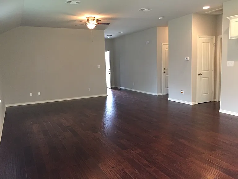 3115 N Hickory St — Photo 4