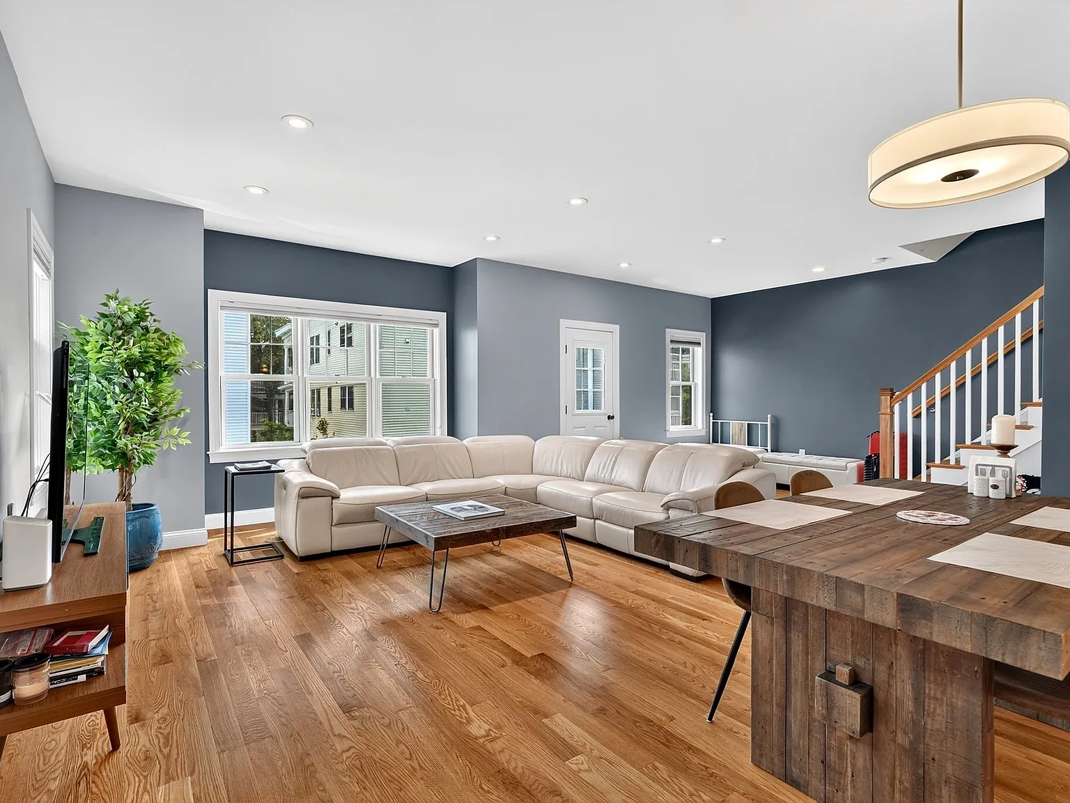 3 bed, 2.5 bath, 2319 sqft, $6,800 — Photo 1