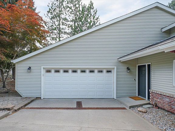 3rd image of 6134 S Zuni Dr