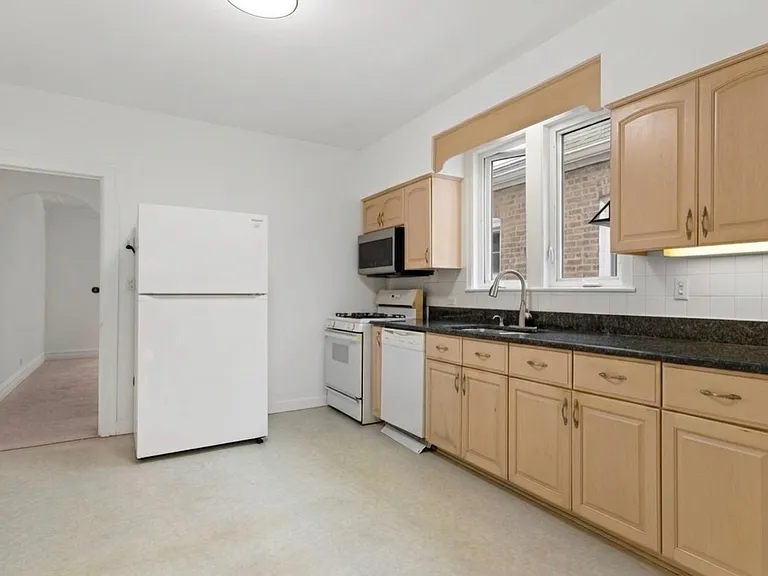 5845 W Ainslie St #1 — Photo 2