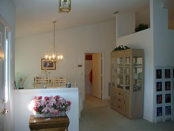 3rd image of 707 Lindsey Pl
