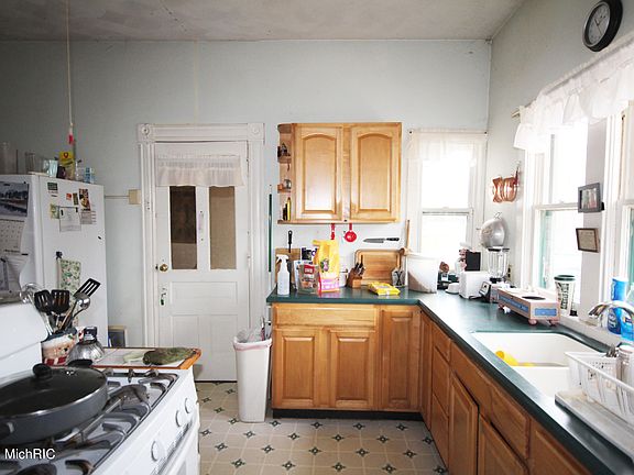 4th image of 13905 E West Ave